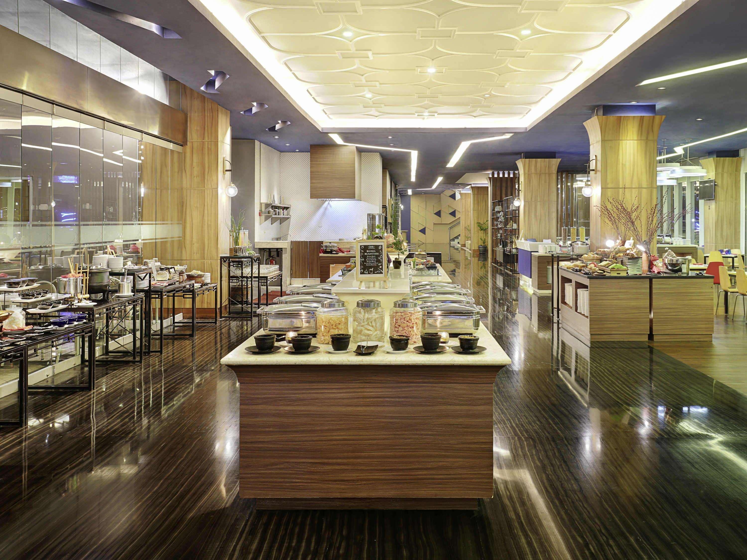 เมอร์เคียว บันดุง เนซา ซูปรัตมาน Hotel ภายนอก รูปภาพ