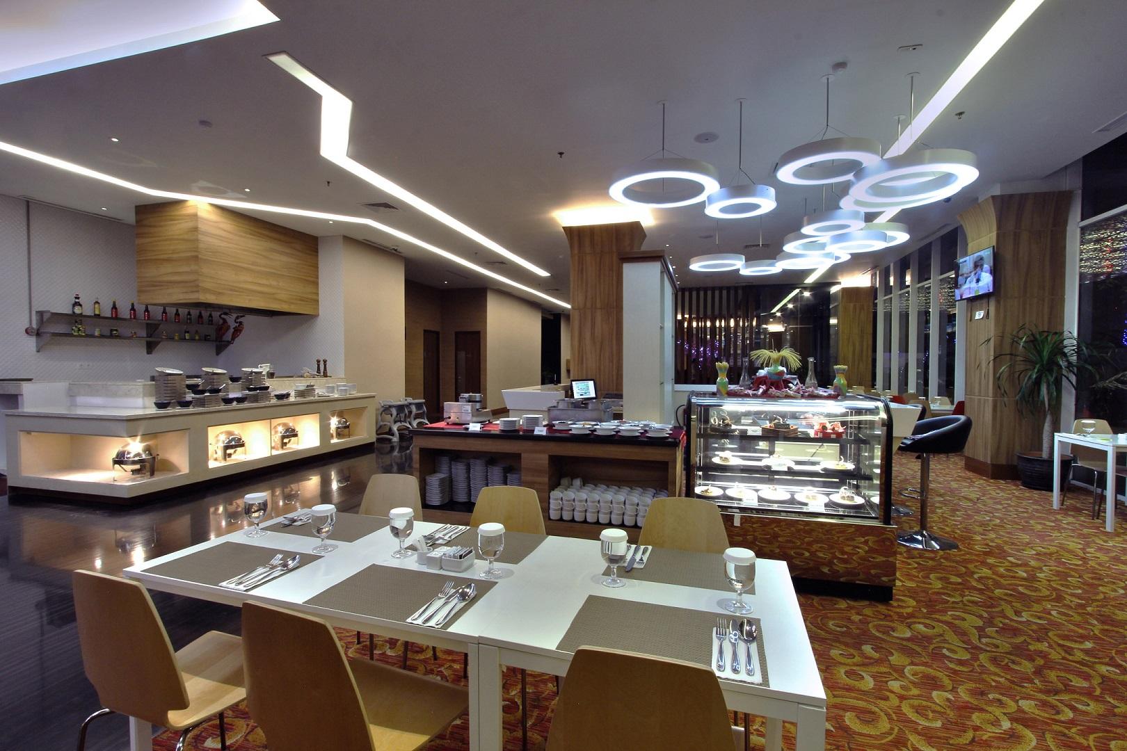 เมอร์เคียว บันดุง เนซา ซูปรัตมาน Hotel ภายนอก รูปภาพ