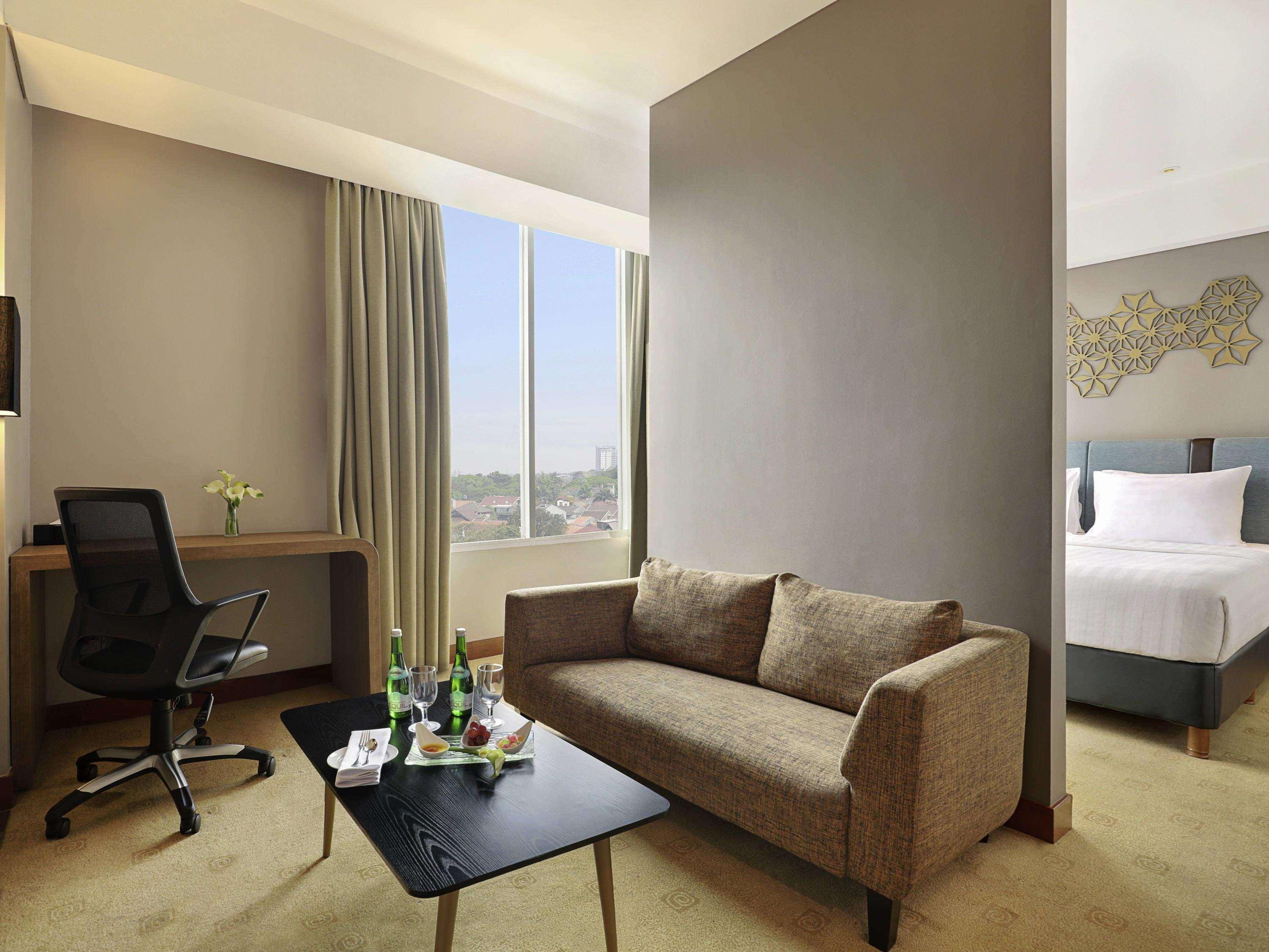 เมอร์เคียว บันดุง เนซา ซูปรัตมาน Hotel ภายนอก รูปภาพ