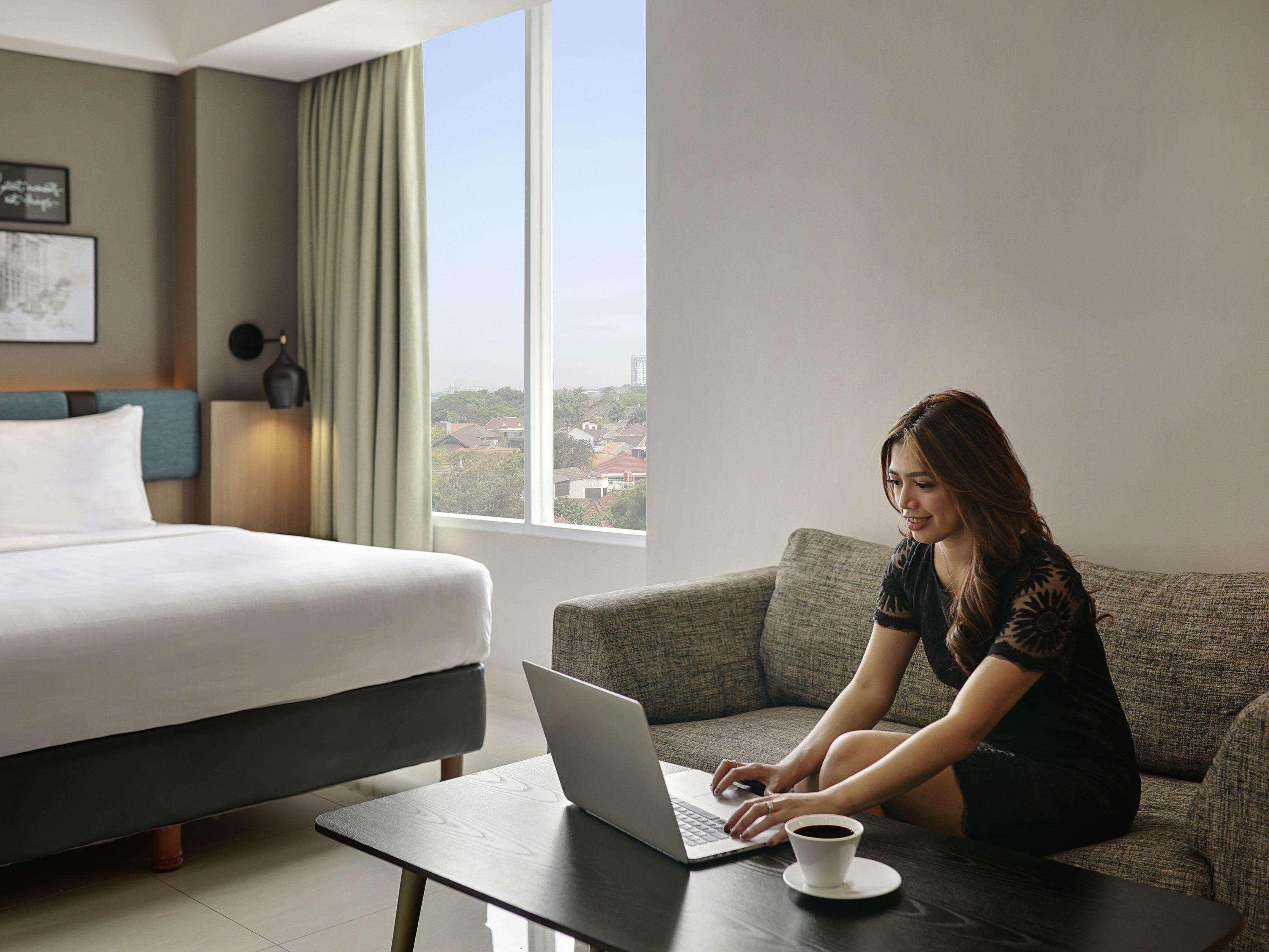 เมอร์เคียว บันดุง เนซา ซูปรัตมาน Hotel ภายนอก รูปภาพ