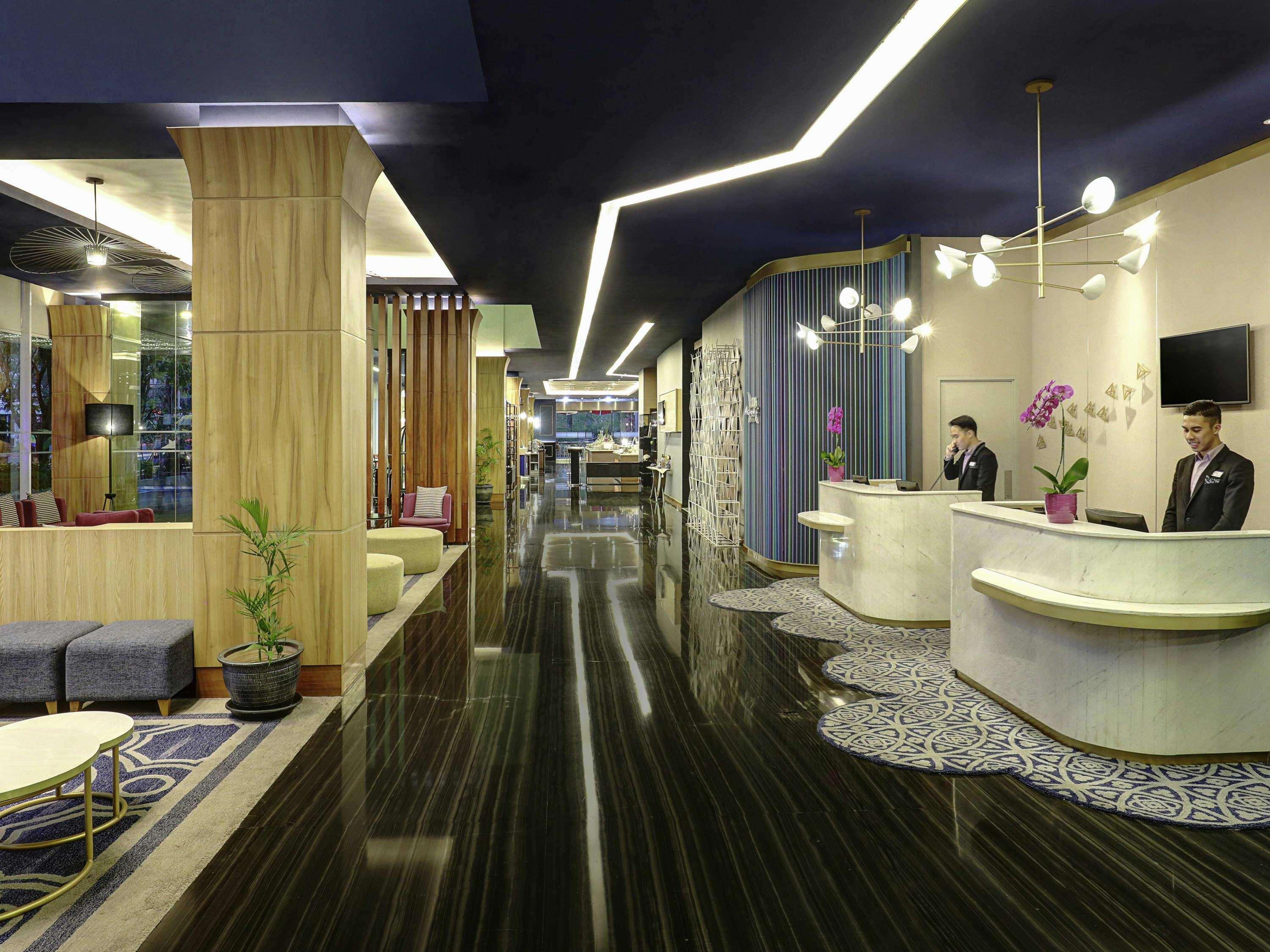 เมอร์เคียว บันดุง เนซา ซูปรัตมาน Hotel ภายนอก รูปภาพ