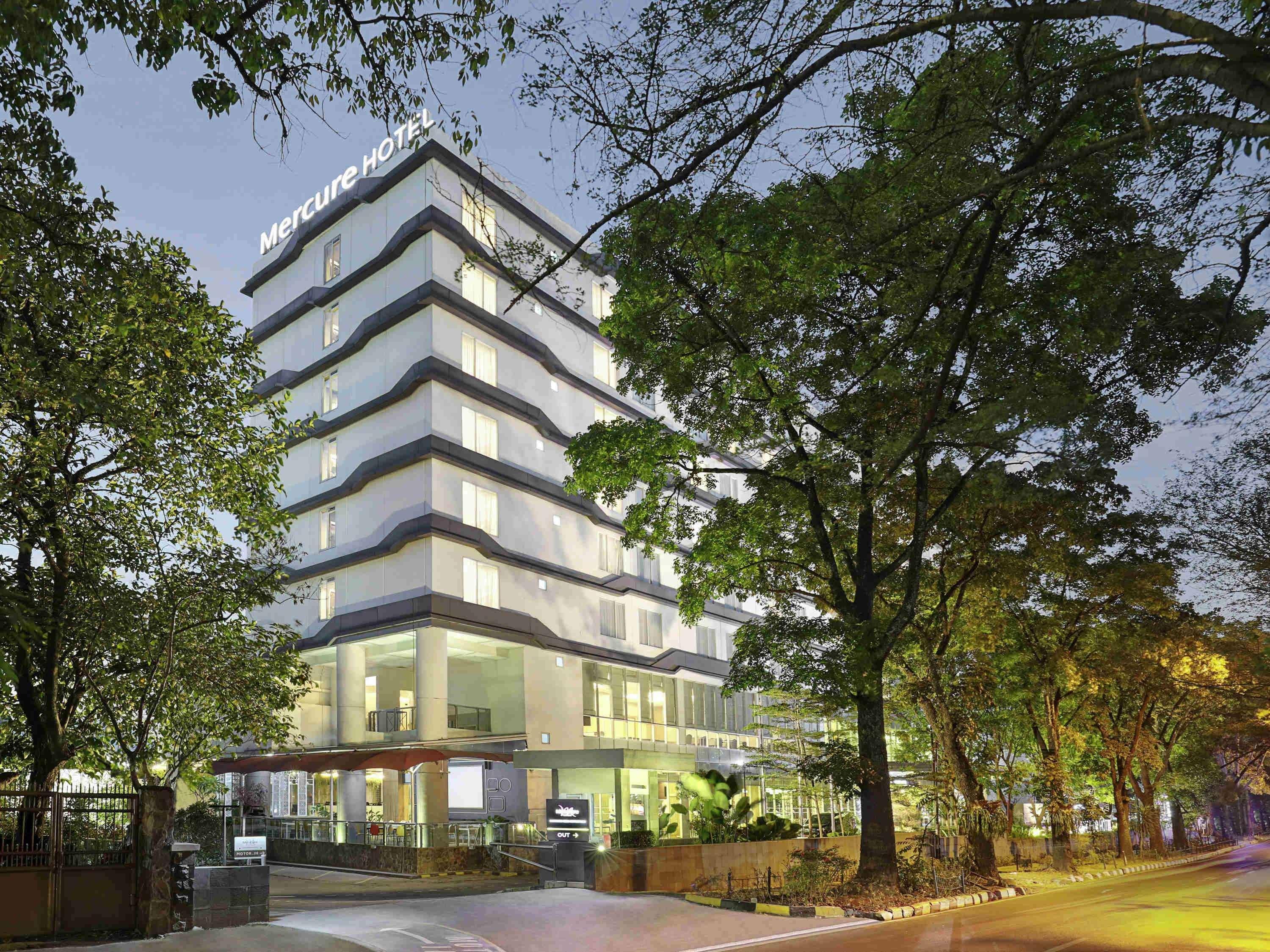เมอร์เคียว บันดุง เนซา ซูปรัตมาน Hotel ภายนอก รูปภาพ