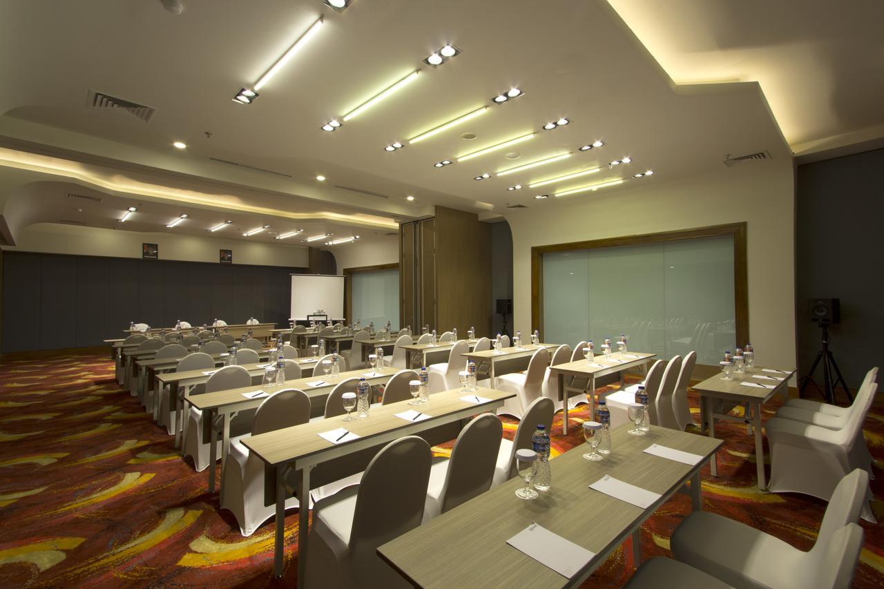 เมอร์เคียว บันดุง เนซา ซูปรัตมาน Hotel ภายนอก รูปภาพ