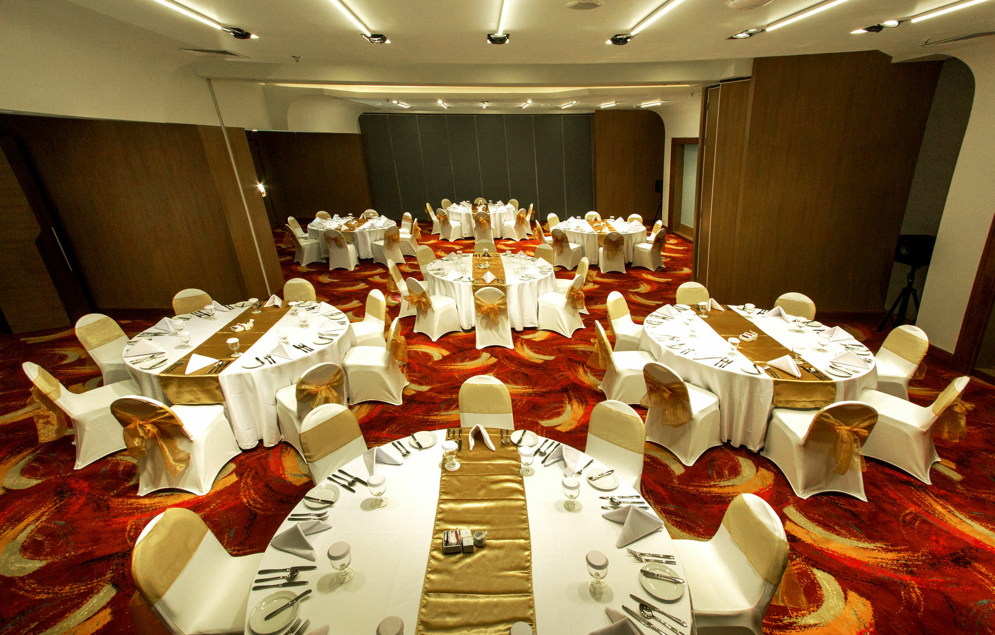 เมอร์เคียว บันดุง เนซา ซูปรัตมาน Hotel ภายนอก รูปภาพ