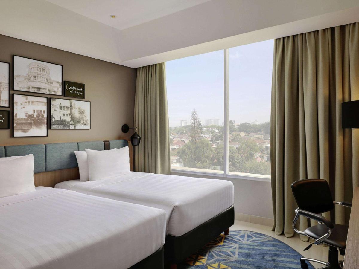 เมอร์เคียว บันดุง เนซา ซูปรัตมาน Hotel ภายนอก รูปภาพ